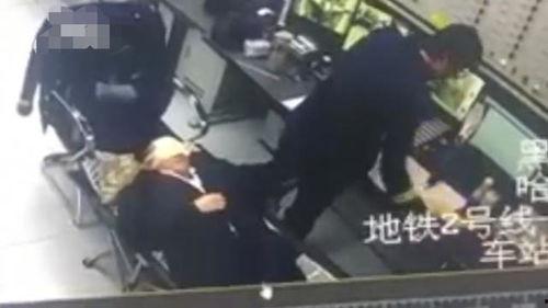 地铁女子被爆料视频,真相究竟如何?  第2张 地铁女子被爆料视频,真相究竟如何?  第2张