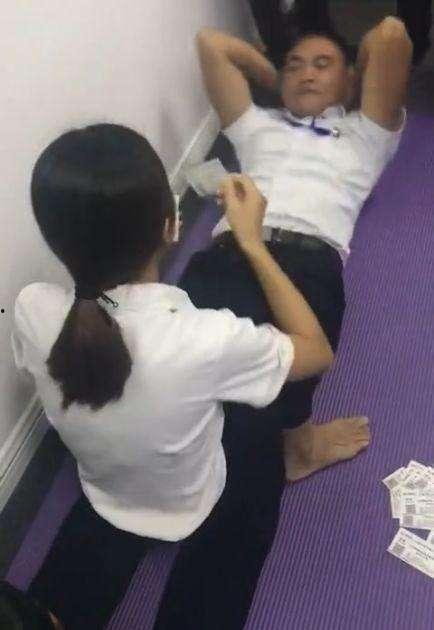 男子爆料女子照片视频,引发网友热议  第3张 男子爆料女子照片视频,引发网友热议  第3张