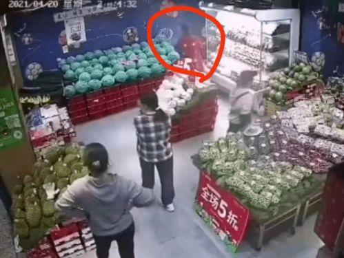 小伙爆料水果店视频,小伙爆料视频揭露行业黑幕  第3张 小伙爆料水果店视频,小伙爆料视频揭露行业黑幕  第3张